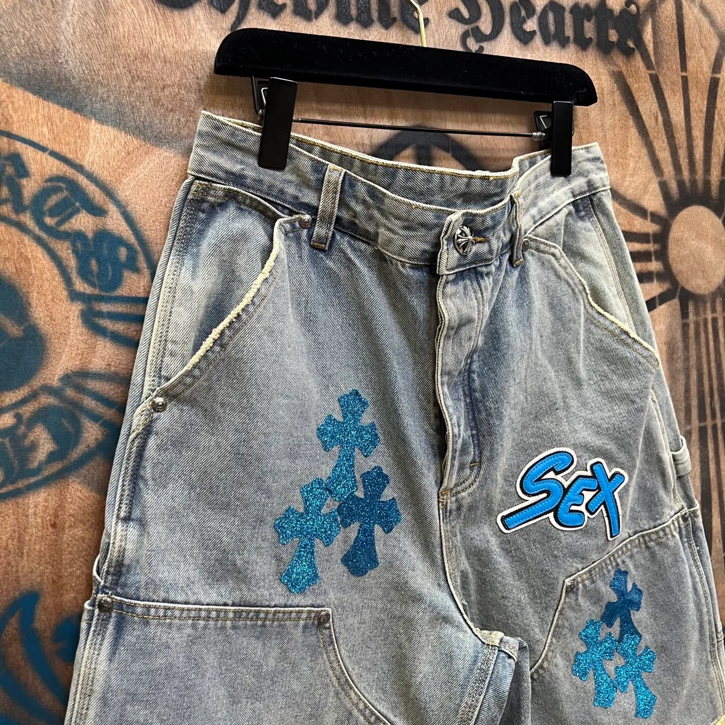 P520 chrome hearts limited series new city limited jeans Chrome Hearts city limited denim shorts vintage levis American made 501 505 517 base version remake Levis American made 501 base version imported sheepskin 925 silver remake Customers provide waist and pants length or height and weight. The studio will select the most suitable base version for you to remake. There are many people doing remakes in the market. Don’t belittle or comment. The difference is visible to the naked eye. See and compare for yourself #CHROME HEARTS Unisex style